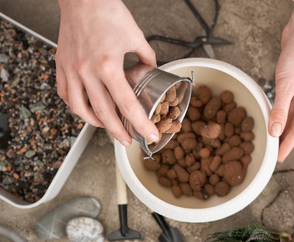 Blähton Kugeln braun mit 4 bis 8mm als Füllmaterial in einem 20 Liter Sack